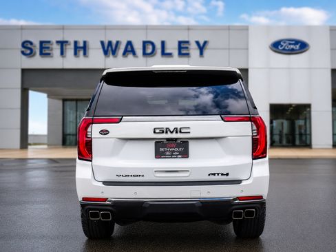Used 2025 GMC Yukon AT4 w/ AT4 Premium Package AWD/4WD image 6