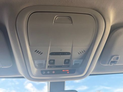 Used 2018 GMC Acadia SLE FWD image 23
