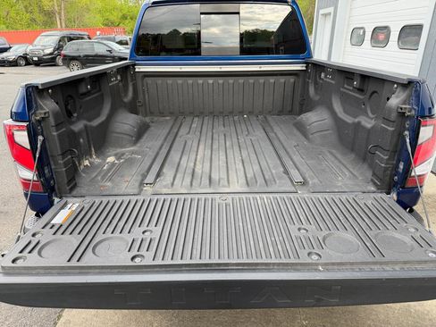 Used 2021 Nissan Titan SL w/ Moonroof Package AWD/4WD image 25