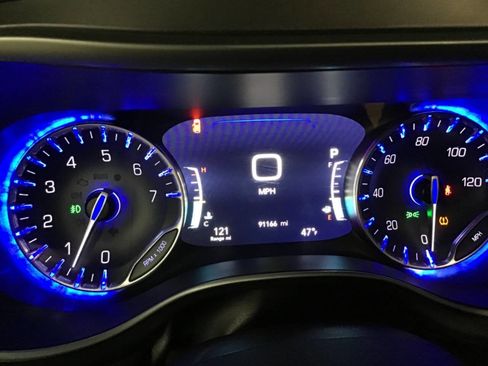 Used 2020 Chrysler Pacifica Touring-L Plus w/ Advanced Safetytec Group image 13