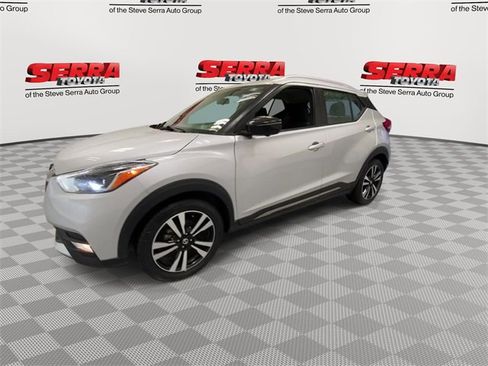 Used 2019 Nissan Kicks SR image 5