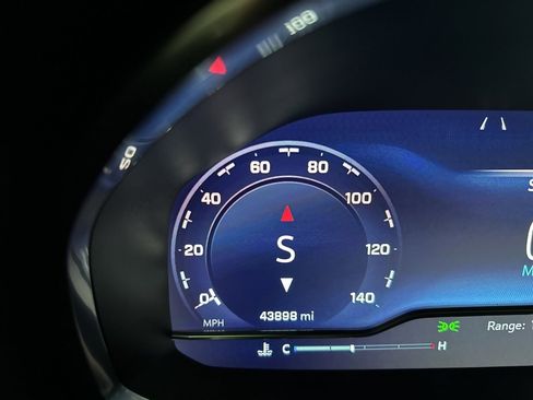 Used 2022 Chevrolet Suburban Z71 w/ Z71 Off-Road Package image 27