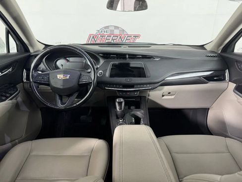 Used 2019 Cadillac XT4 Luxury w/ Cold Weather Package image 11