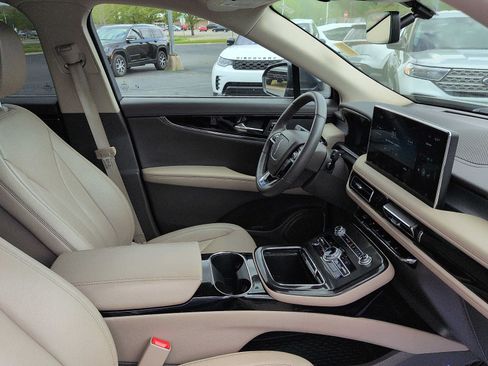 Used 2023 Lincoln Nautilus AWD w/ Premium Package image 10