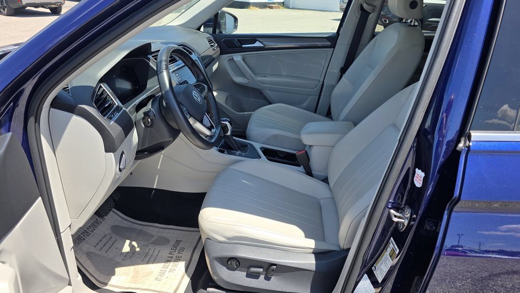 Used 2024 Volkswagen Tiguan SE FWD image 17