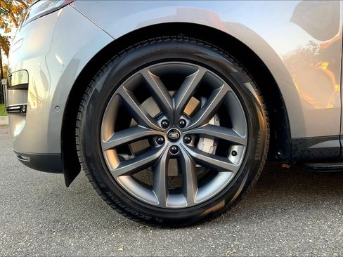 Used 2024 Land Rover Range Rover Sport SE image 10