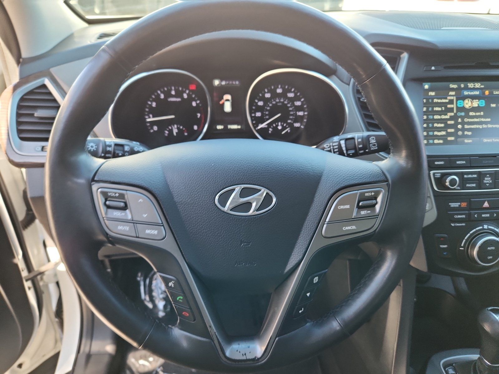 Used 2017 Hyundai Santa Fe Sport w/ 2.4L Tech Package 04 AWD/4WD image 9