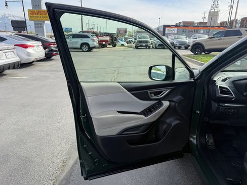 Used 2022 Subaru Forester Premium image 20