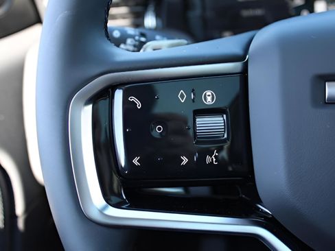 Used 2025 Land Rover Discovery Sport S image 22