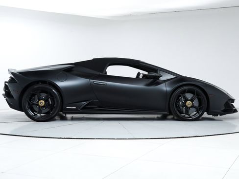 Used 2024 Lamborghini Huracan EVO image 8