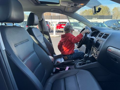 Used 2016 Volkswagen Jetta SE image 8