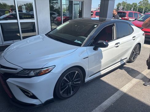 Used 2019 Toyota Camry XSE FWD image 6