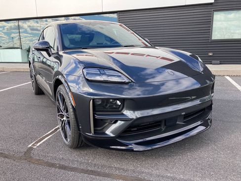 Used 2025 Porsche Macan Turbo Electric AWD/4WD image 31
