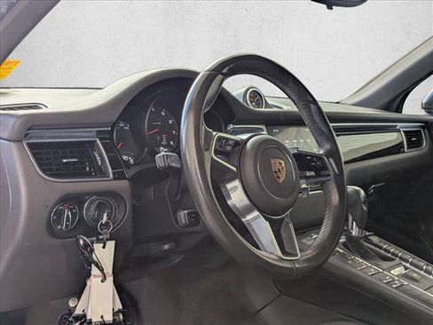 Used 2017 Porsche Macan AWD/4WD image 3