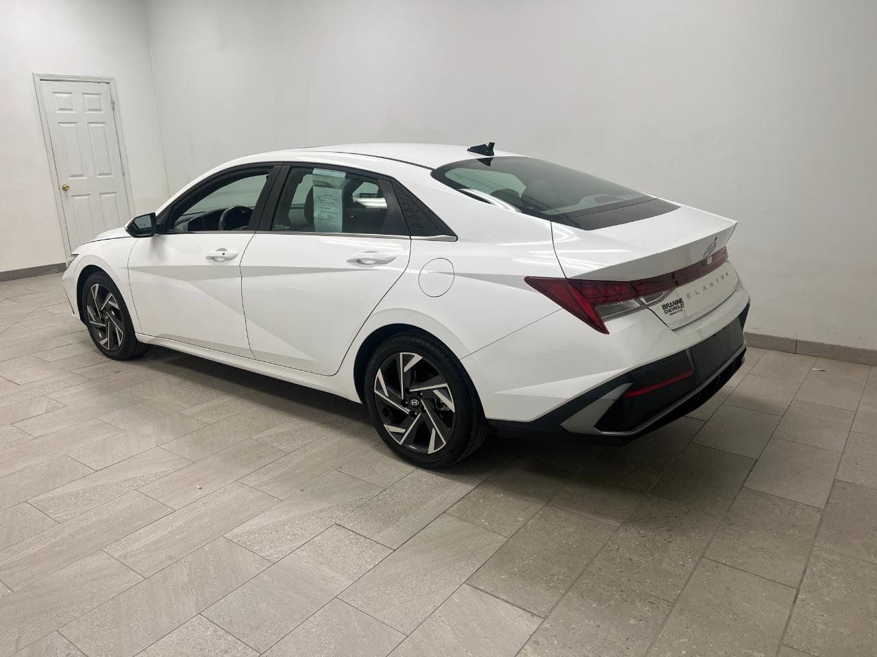 Used 2025 Hyundai Elantra SEL FWD image 9