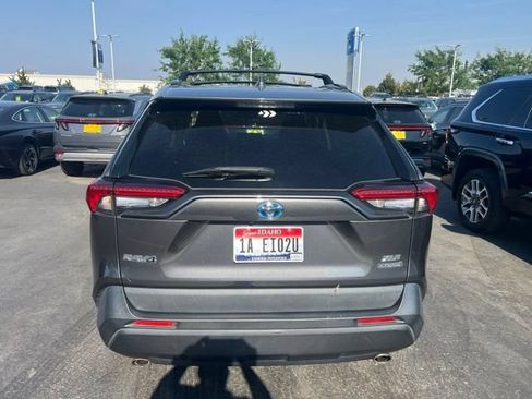 Used 2020 Toyota RAV4 XLE w/ Carpet Mat Package AWD/4WD image 5