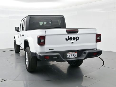 Used 2023 Jeep Gladiator Sport image 8