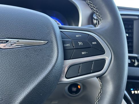 Used 2023 Chrysler Voyager LX image 12