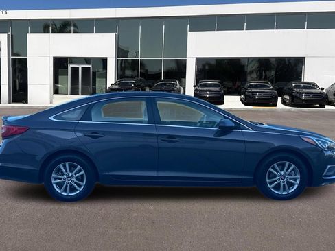 Used 2017 Hyundai Sonata SE FWD image 2