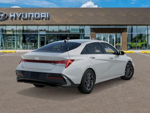 Certified 2026 Hyundai Elantra Hybrid FWD image 4