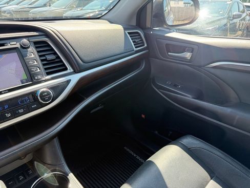 Used 2016 Toyota Highlander Limited AWD/4WD image 30