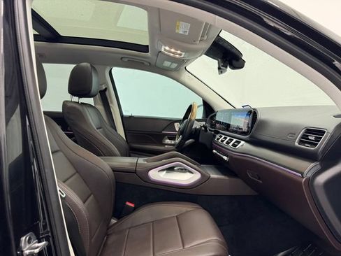 Used 2023 Mercedes-Benz GLS 450 4MATIC image 15