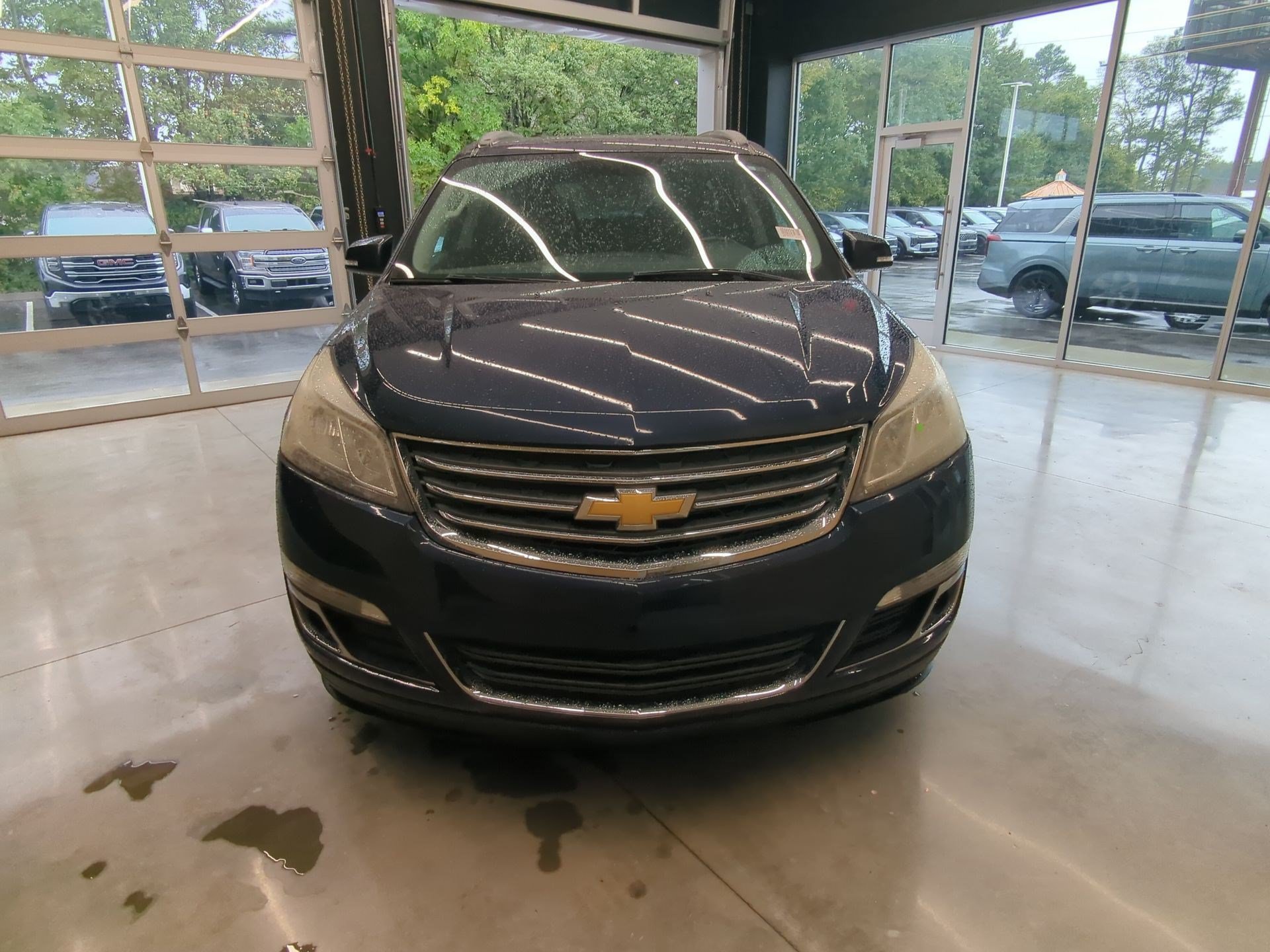 Used 2016 Chevrolet Traverse LT w/ Style and Technology Package FWD image 3