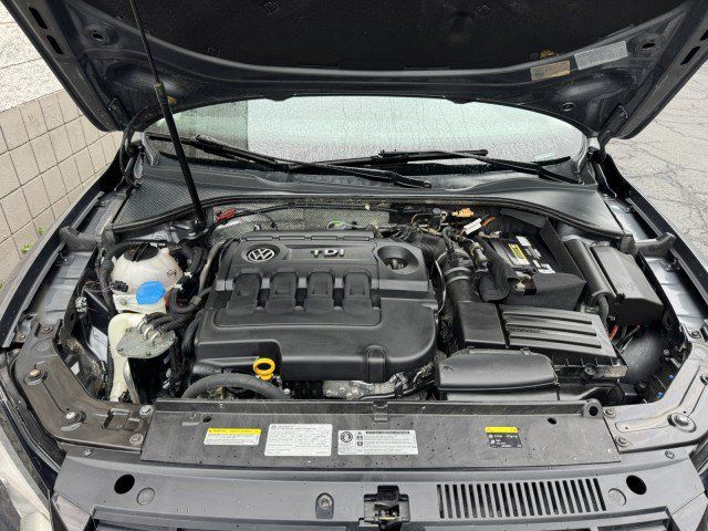 Used 2015 Volkswagen Passat TDI SEL Premium FWD image 5