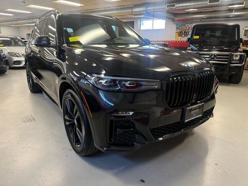 Used 2022 BMW X7 xDrive40i w/ M Sport Package AWD/4WD image 3