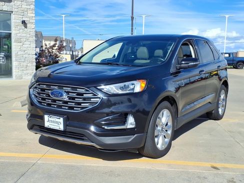 Used 2019 Ford Edge Titanium FWD image 2