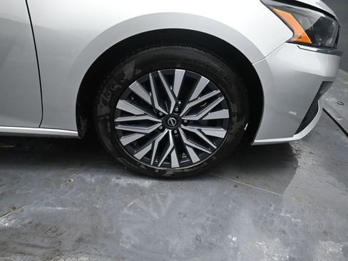 Used 2024 Nissan Altima 2.5 SV image 17