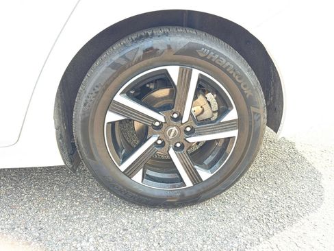 Used 2025 Nissan Sentra SV FWD image 28