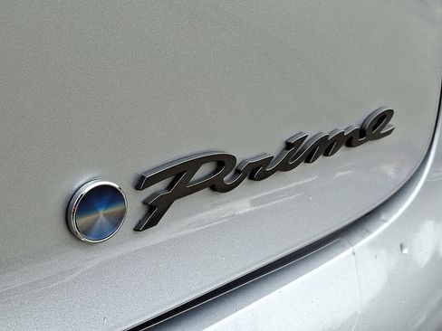 Used 2024 Toyota Prius Prime SE image 32