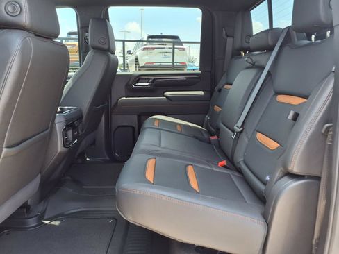 Used 2024 GMC Sierra 2500 AT4 w/ AT4 Premium Plus Package AWD/4WD image 17