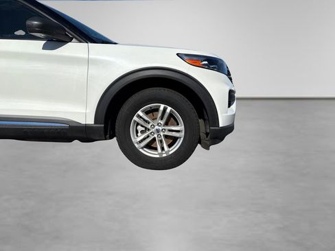 Used 2022 Ford Explorer XLT image 19