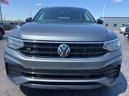 Used 2022 Volkswagen Tiguan SE R-Line AWD/4WD image 2