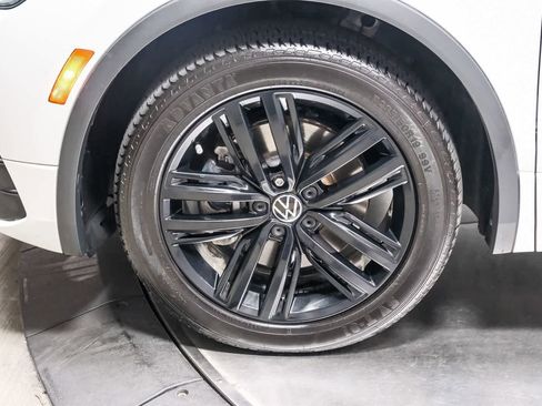 Used 2022 Volkswagen Tiguan SE R-Line FWD image 10