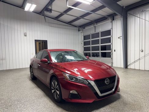 Used 2022 Nissan Altima 2.5 SV w/ SV Premium Package image 16