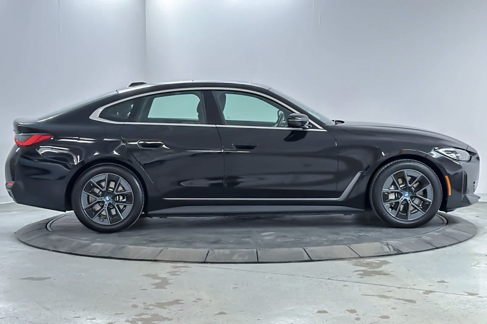 Used 2024 BMW i4 eDrive35 w/ Convenience Package RWD image 8