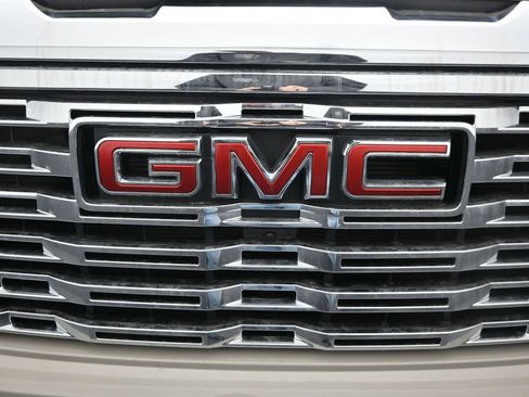 New 2026 GMC Sierra 1500 Denali w/ Denali Reserve Package image 14