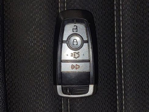 Used 2018 Ford Fusion SE w/ Equipment Group 201A image 32