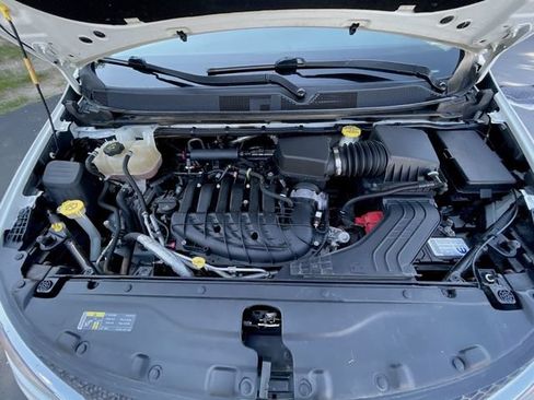 Used 2017 Chrysler Pacifica Touring-L w/ Tire & Wheel Group FWD image 30