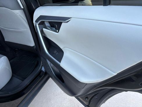 Used 2021 Toyota RAV4 XLE image 53