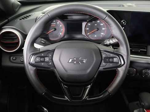 Used 2025 Chevrolet Trax RS image 35