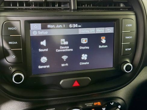 Used 2025 Kia Soul LX w/ LX Technology Package FWD image 34