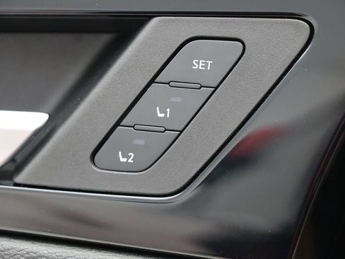 Used 2023 Mitsubishi Outlander SEL image 29