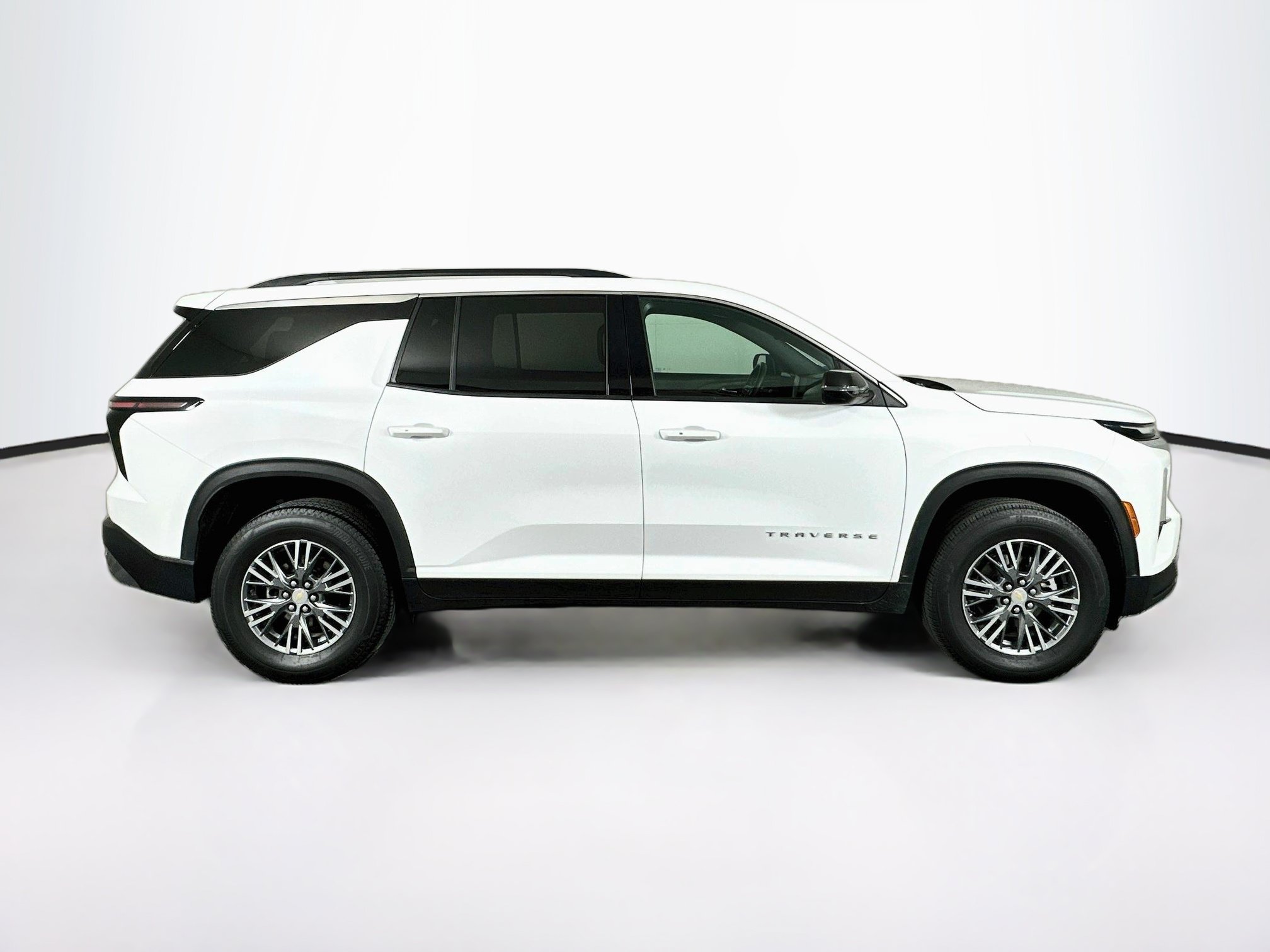 Used 2025 Chevrolet Traverse LT FWD image 10