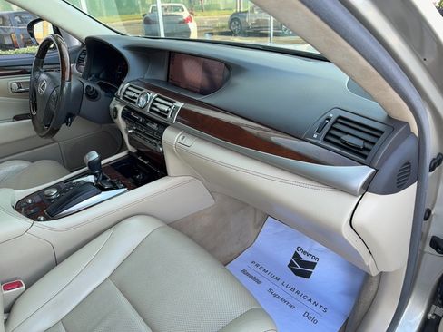 Used 2013 Lexus LS 460 L w/ All-Weather Pkg RWD image 21