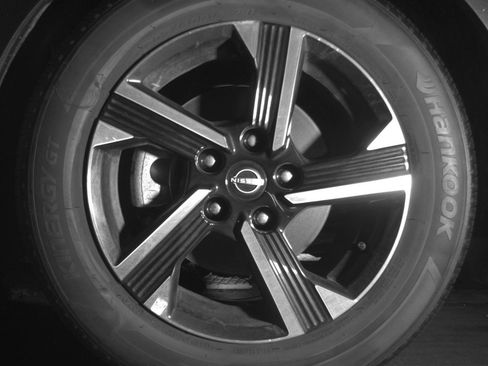 Used 2025 Nissan Sentra SV FWD image 11