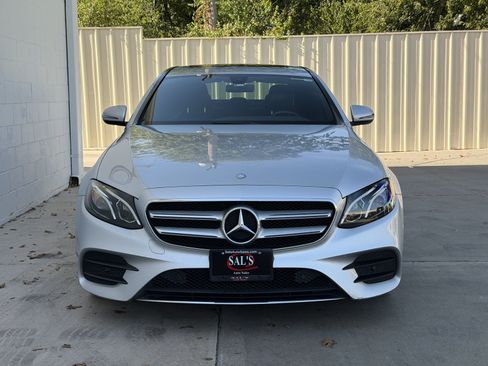 Used 2017 Mercedes-Benz E 300 4MATIC image 2